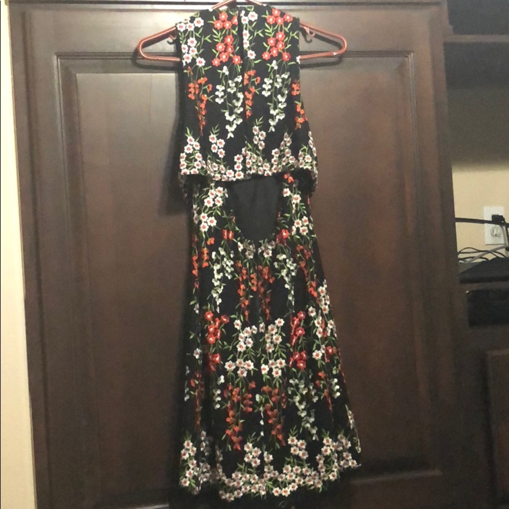 Dress - Picture 2 of 2